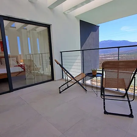 On 16 וילה